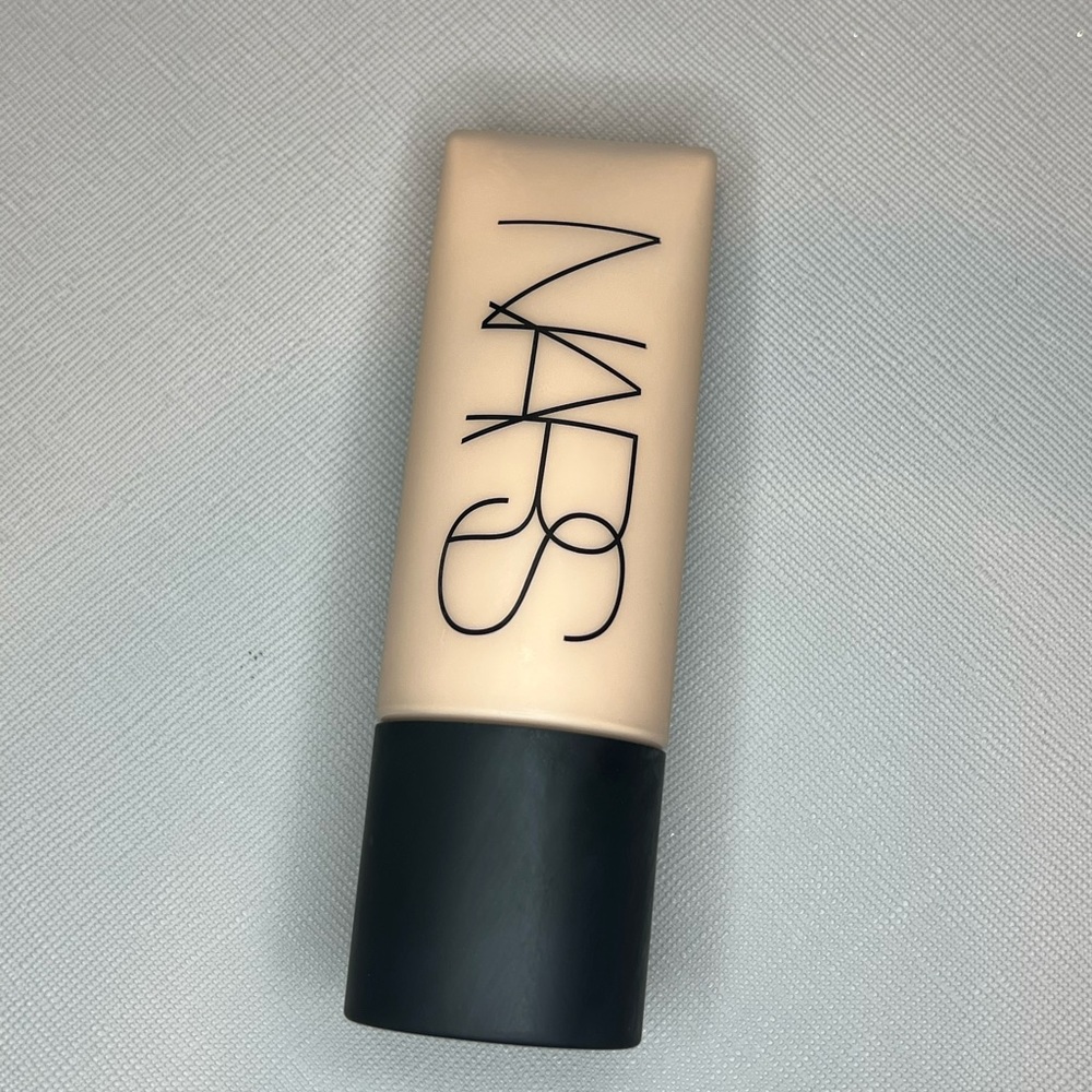 Nars soft matte foundation 2.5 Yukon